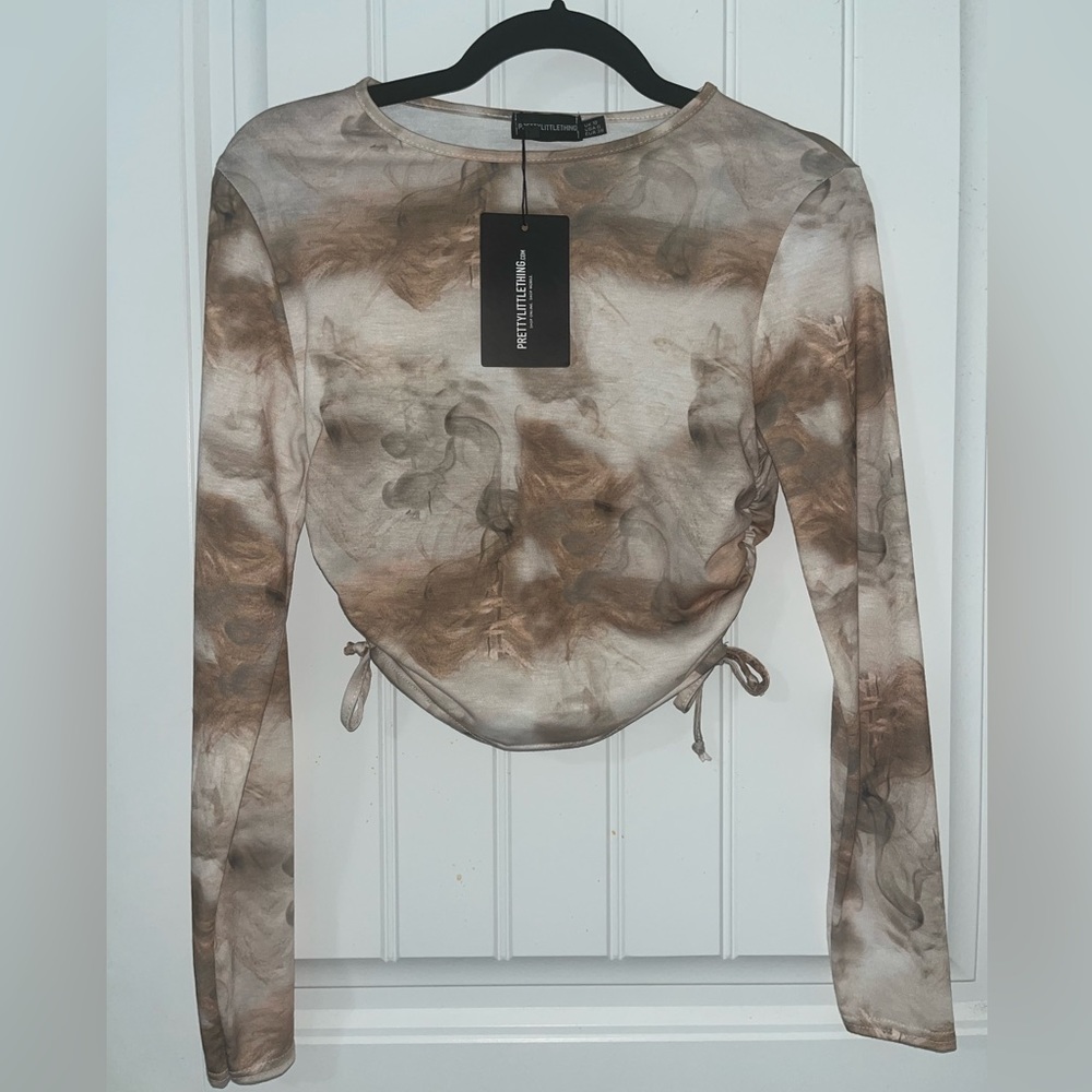 PrettyLittleThing Long Sleeved Cropped Shirt